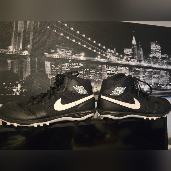 Nike Rare Nike Air Jordan 1 Mid TD Football Cleats AR5604-001 Men's Size 10 - Picture 1 of 6